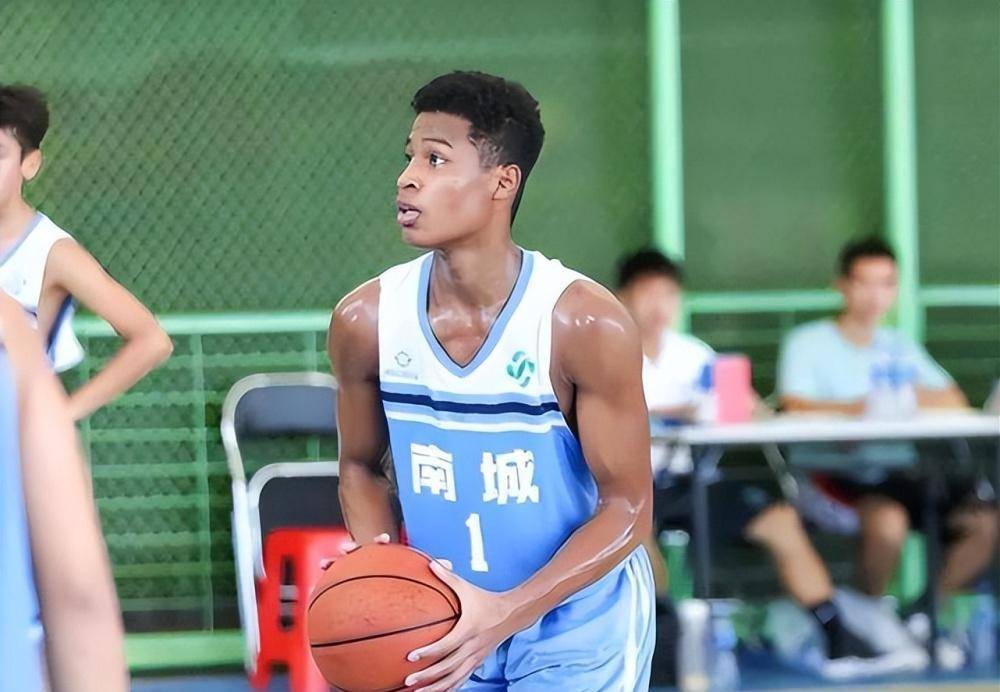 窗口期体能课后，广东宏远篮板制胜备战NBA季后赛，底气十足，阵容厚度经受考验的简单介绍乐鱼app